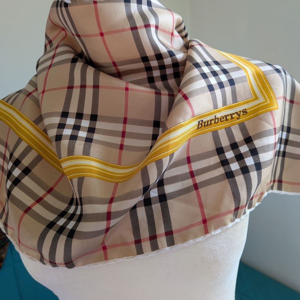 Burberry’s Vintage Beige and Yellow Checkered Silk Scarf - Burberry - Picture 3 of 11